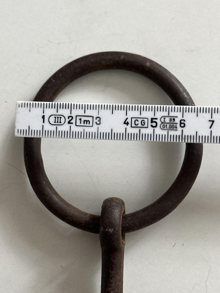 Chiavi: Rostiger Schlüssel mit Metallring. – Usato da Zürich venduto da Chaeffeler 3