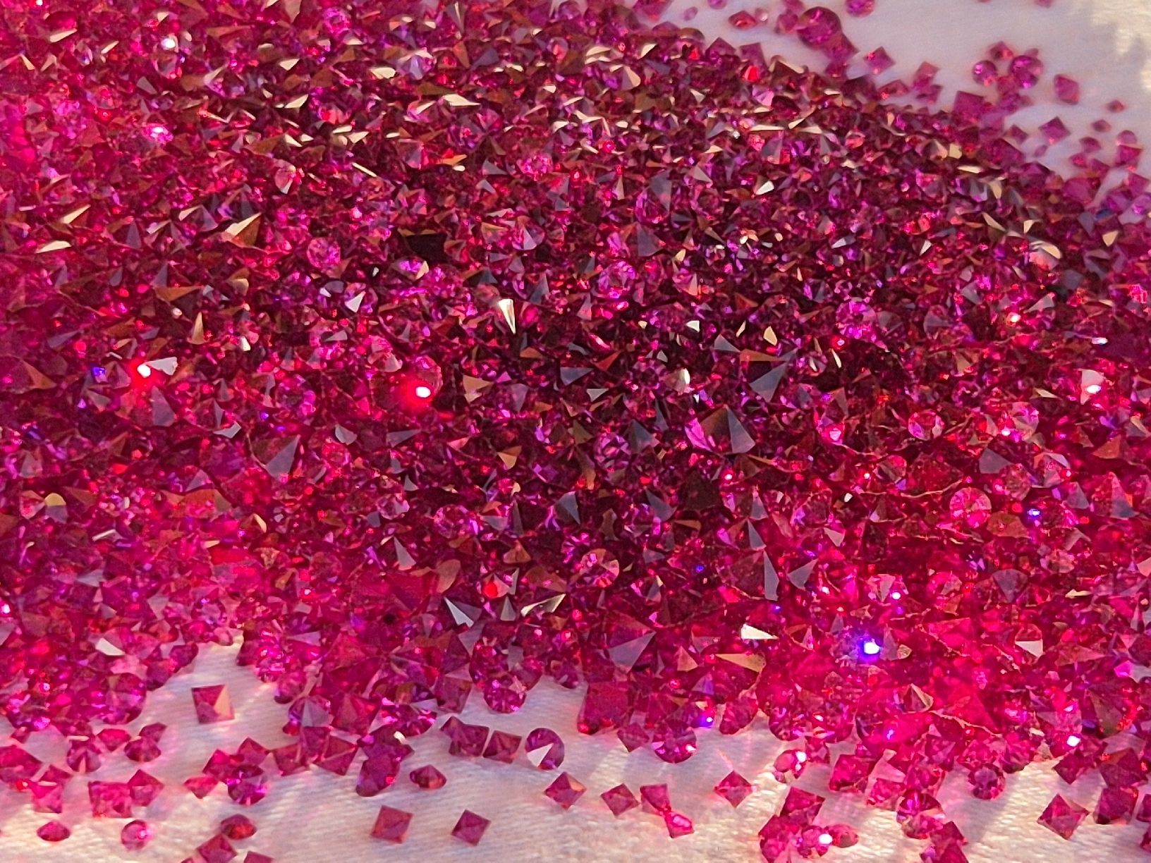 Kit bricolage: Swarovski Strass Steine Farbe Ruby – Nuovo (secondo la descrizione) da Höfen b. Thun venduto da enr_7xsd