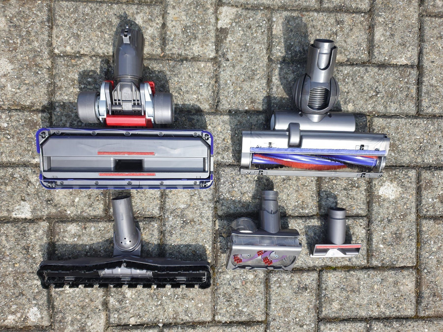 Dyson Staubsauger & Zubehör: Dyson DC52 Staubsauger mit Zubehör, guter Zustand – Gebraucht aus Riedtwil von Karius_baktus 1