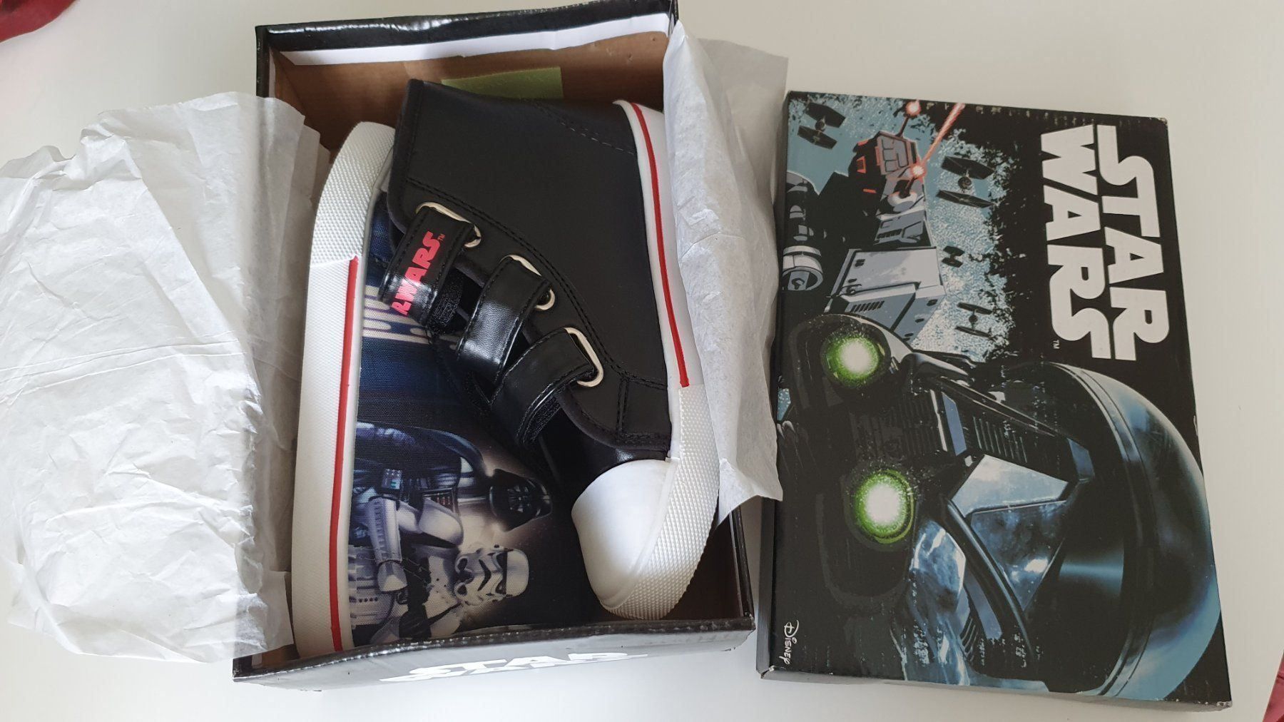 Chaussures garçon: Chaussures starwars pointure 32 – Neuf avec emballage d'origine à Prilly par RoDyRe 1