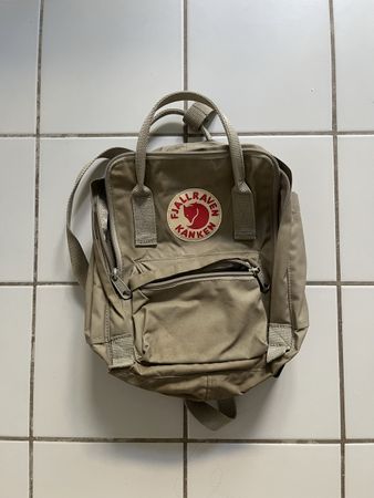 Fjaellraeven Kanken kleiner Rucksack in graugrün