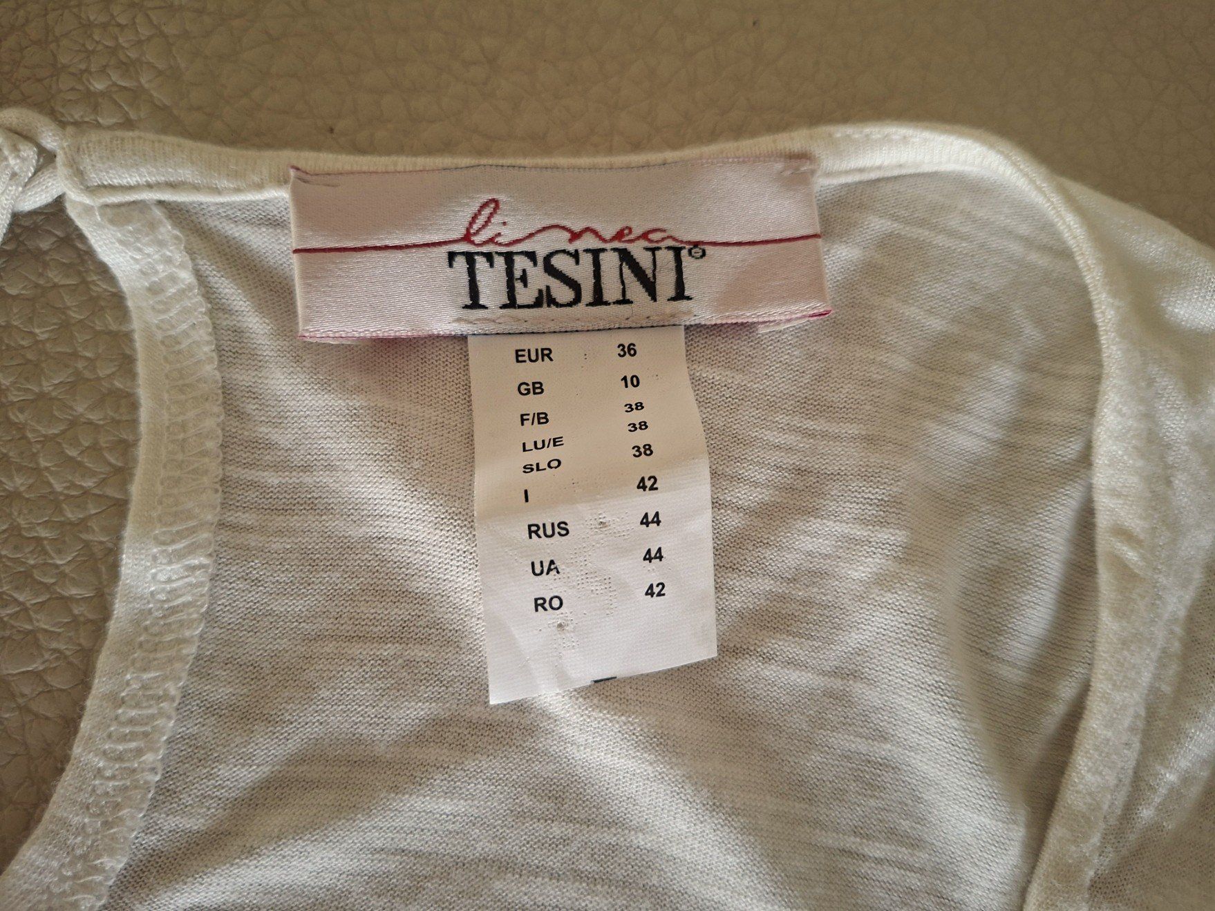 Top: Débardeur avec broderie -TESINI - Taille 36 CH – Usato da boudry venduto da Let_20 2
