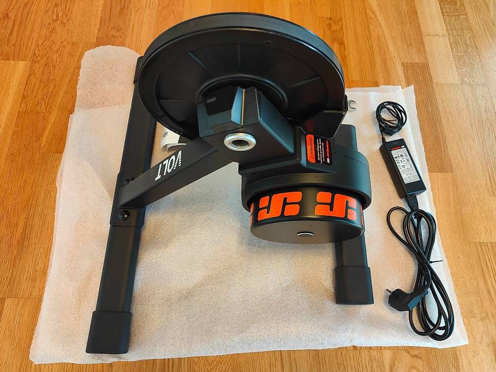 Hometrainer: JetBlack VOLT EMS Smart Rollentrainer  kaum gebraucht – Usato da Wabern venduto da flopsi85 1