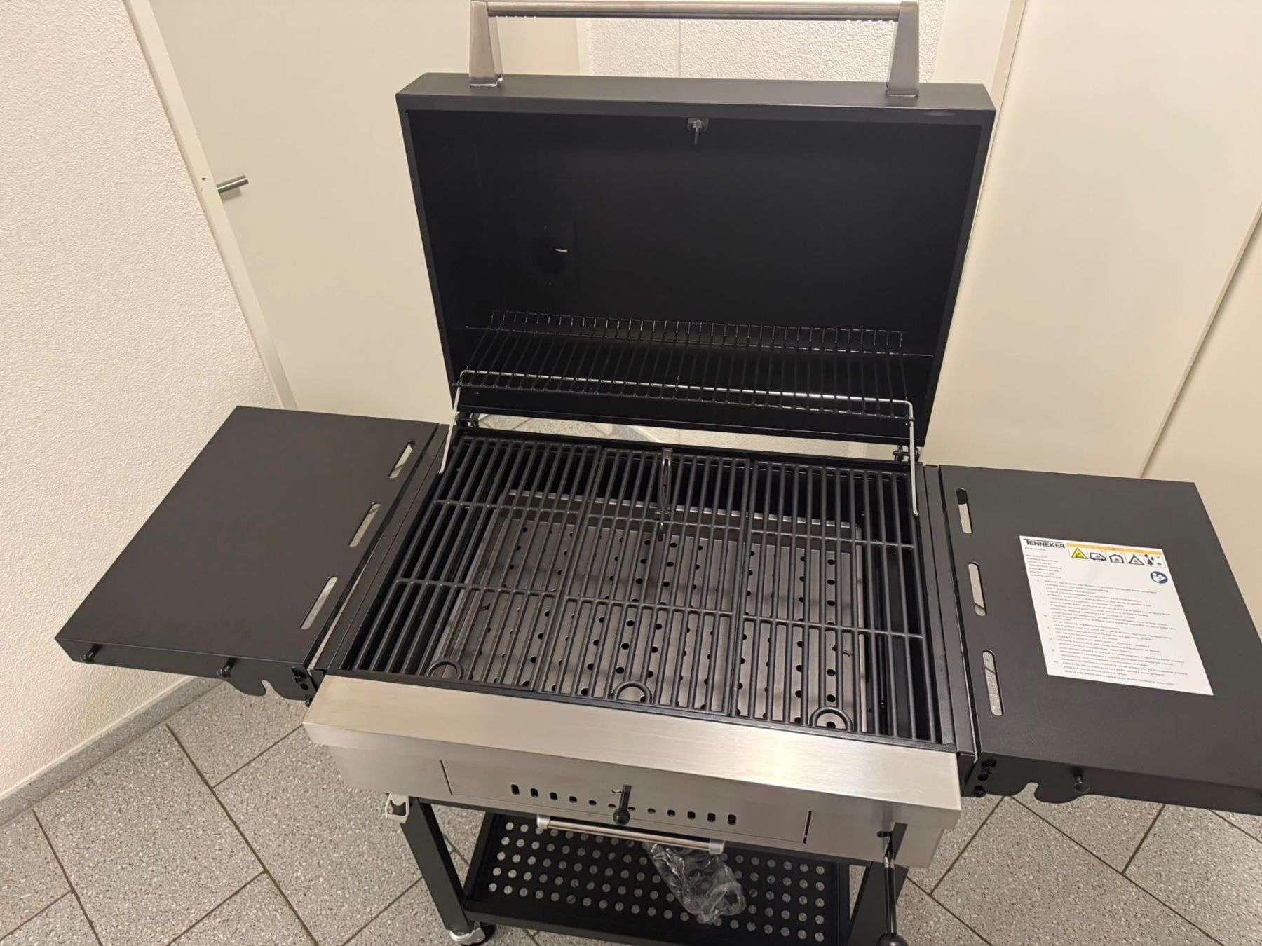 Grills: Fabrikneu  Tenneker   Holzkohlengrill – Gebraucht aus Tuggen von Nikihaushaltsgeraete 6