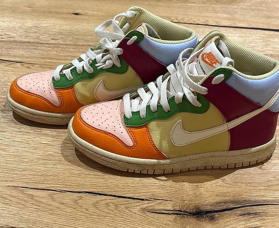 Chaussures hommes: Schuhe Nike Dunks, farbig – D'occasion à Wil SG par suz_5pn9