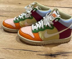 Schuhe Nike Dunks, farbig