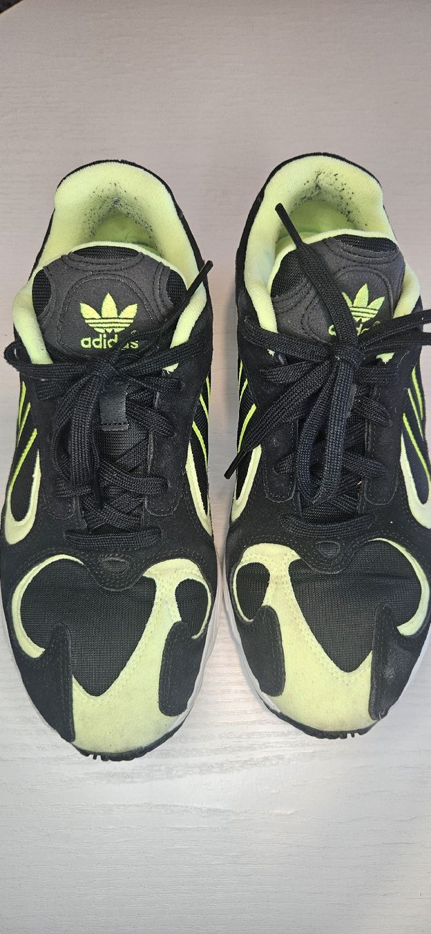 Adidas Scarpe da uomo: Baskets Adidas Yung-1taille 42²/³ – Usato da Arveyes venduto da sape.online