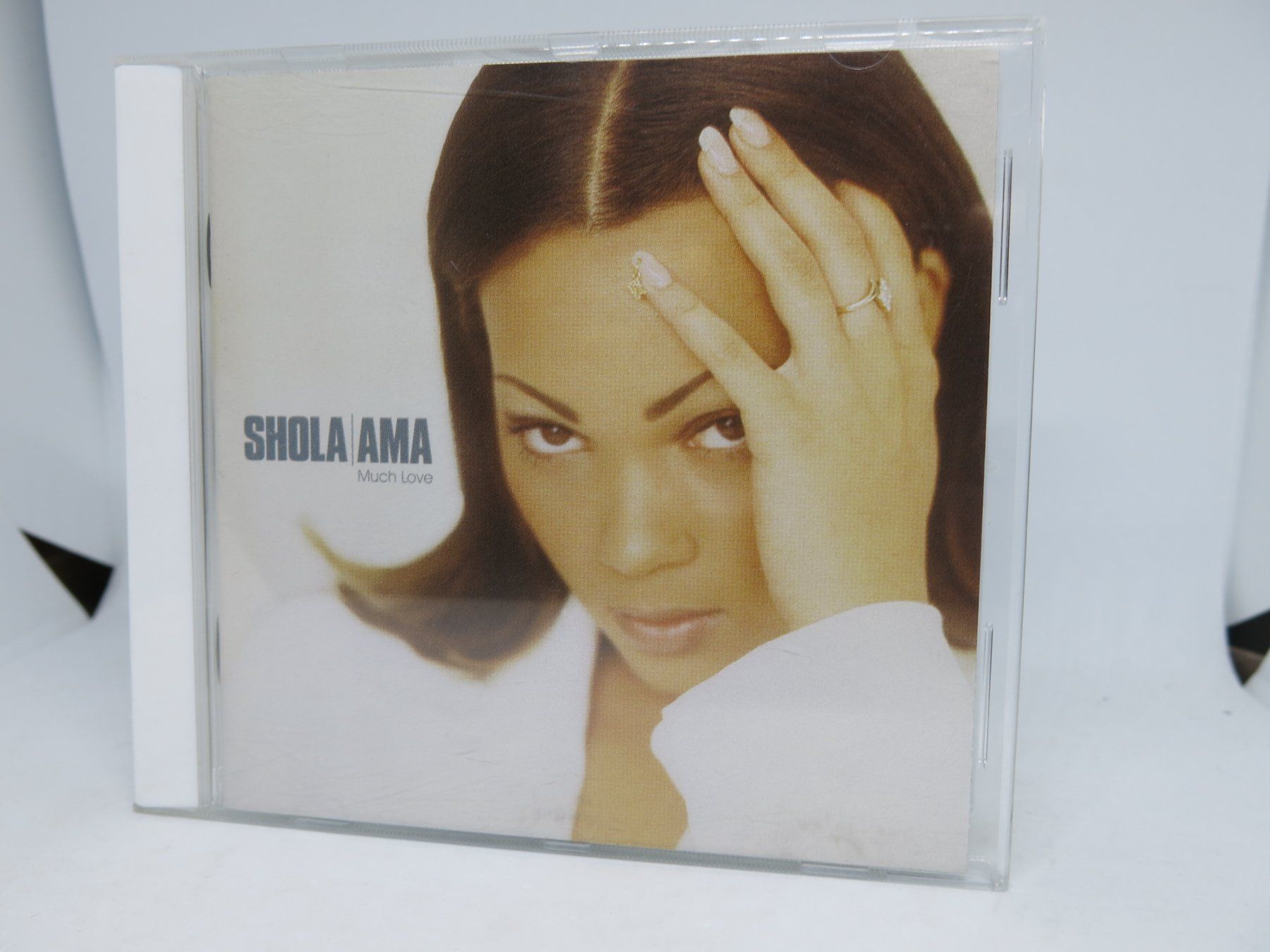 CD: CD: Shola Ama – Much Love – Usato da Ernetschwil venduto da luisvonerni