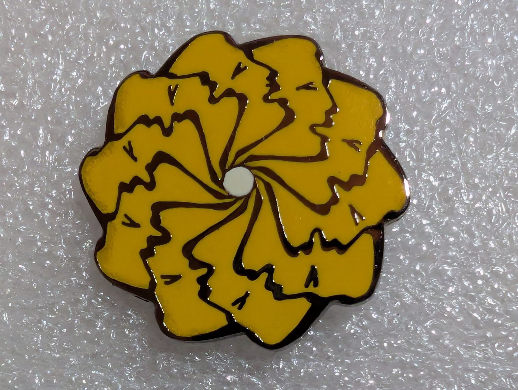 Plaketten & Abzeichen: Ansteckpin 255: Blume – Gebraucht aus Oppligen von Pin-Fall-Shop