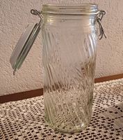 schönes Glas mit Bügelverschluss