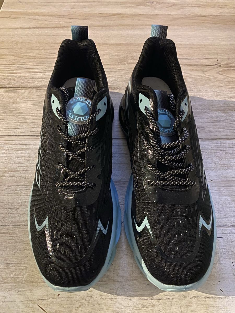 Scarpe da donna: Sneakers Damen hellblau/schwarz Grösse 42 – Nuovo (secondo la descrizione) da Aesch BL venduto da 39QueenOFSales39