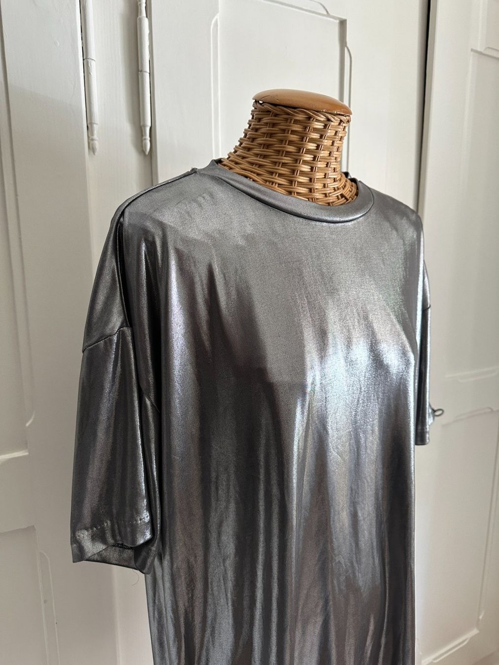 H&M T-shirts: Longshirt silber glitzernd 40 – D'occasion à Zürich par Diazaio 1