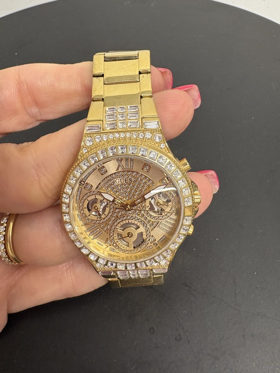 Guess Uhren: Guess Damenuhr Moonlight Gold mit Strass – Gebraucht aus Regensdorf von secondchancefashion 2