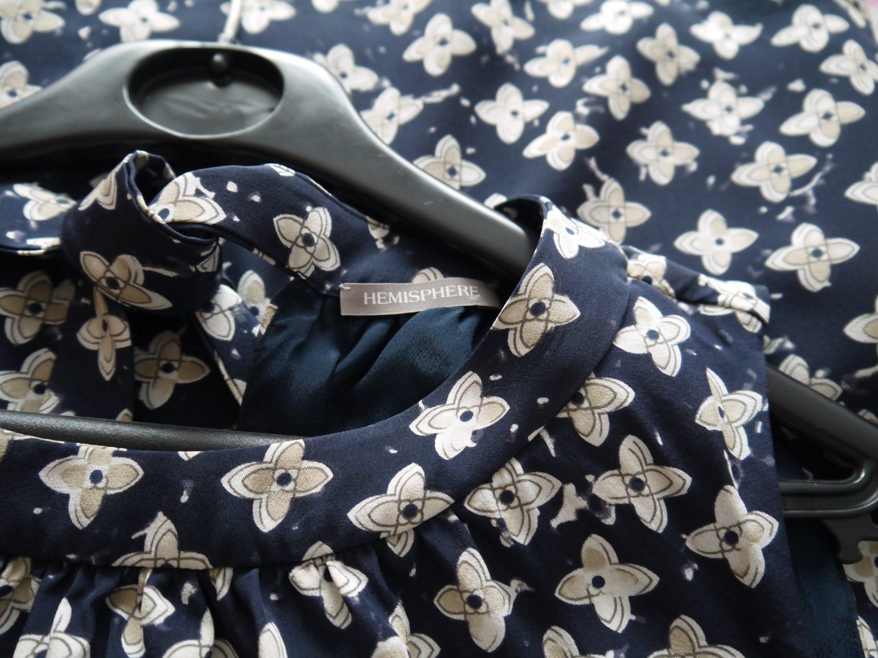 Hemisphere Vestiti: Hemisphere Kleid aus 100% Seide / Gr.M – Usato da Hagendorn venduto da Blaf 6
