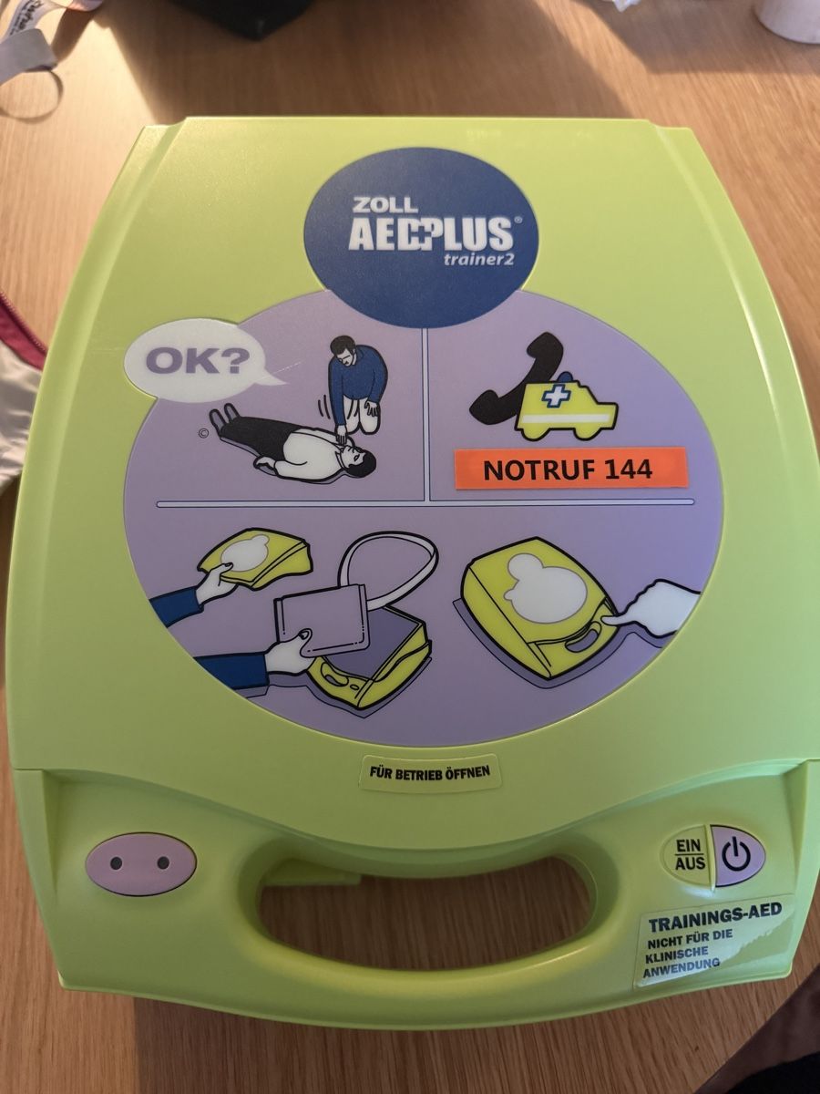Attrezzature mediche: ZOLL AED Plus Trainer – Usato da Regensdorf venduto da Jessicamirandakoller
