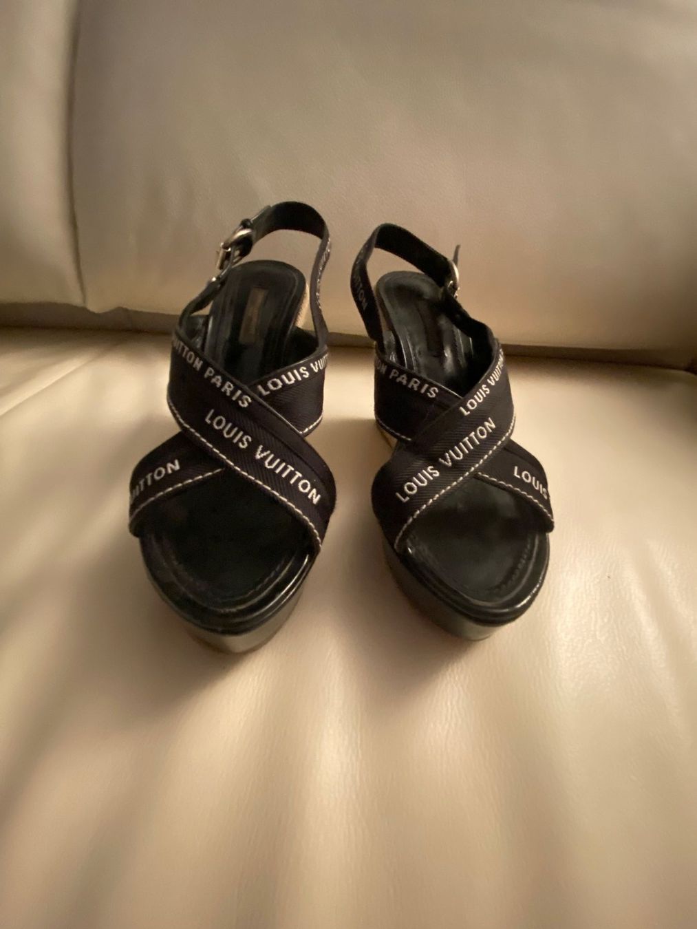 Louis Vuitton Damenschuhe: Extravaganter must have LOUIS VUITTON Damenschuh, Gr. 37.5 – Gebraucht aus Winkel von ferrari2022 1