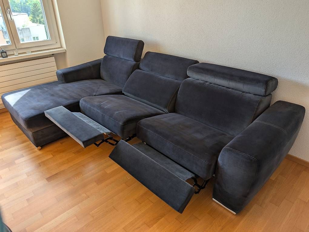 Sofas: Elektrisches Ecksofa  schwarz  verstellbar  Top Zustand – Gebraucht aus Oetwil an der Limmat von martigni 1