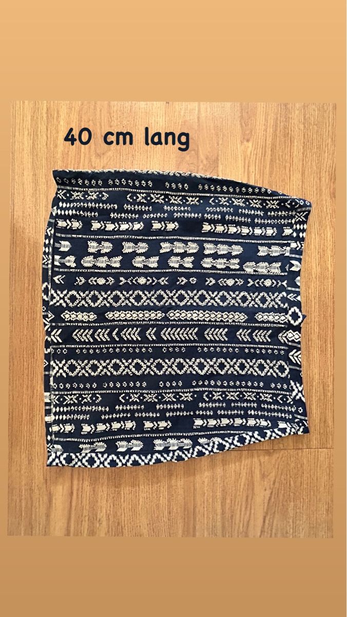 Vila Gonne: Rock Vila Grösse S dunkelblau gemustert 40cm lang – Nuovo (secondo la descrizione) da Oftringen venduto da Solima