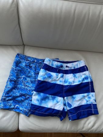 2 shorts de bain GAP pour garçon 7-8 ans comme neuf
