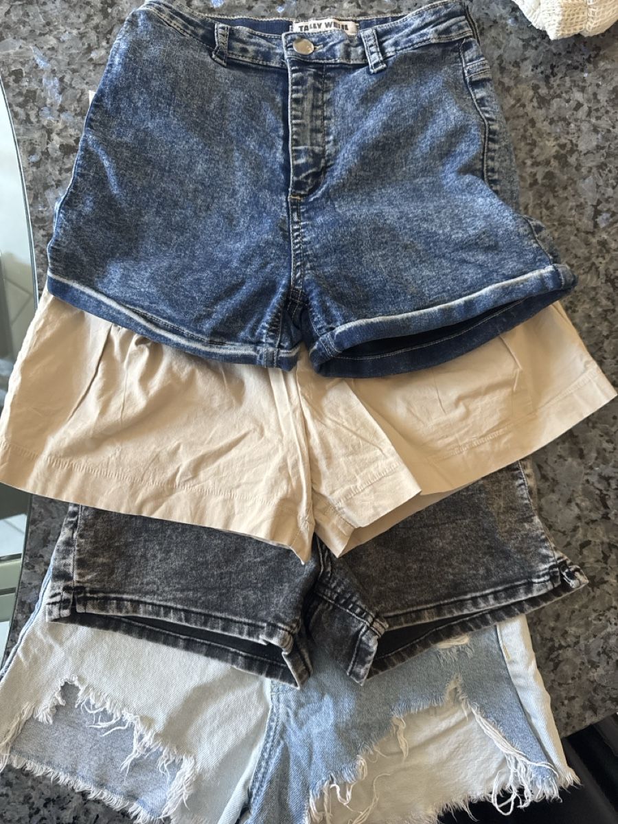 Tally Weijl Kleiderpakete: Lots de Shorts Tally Weijl  – Neu (gemäss Beschreibung) aus Malleray von sam_9bkx