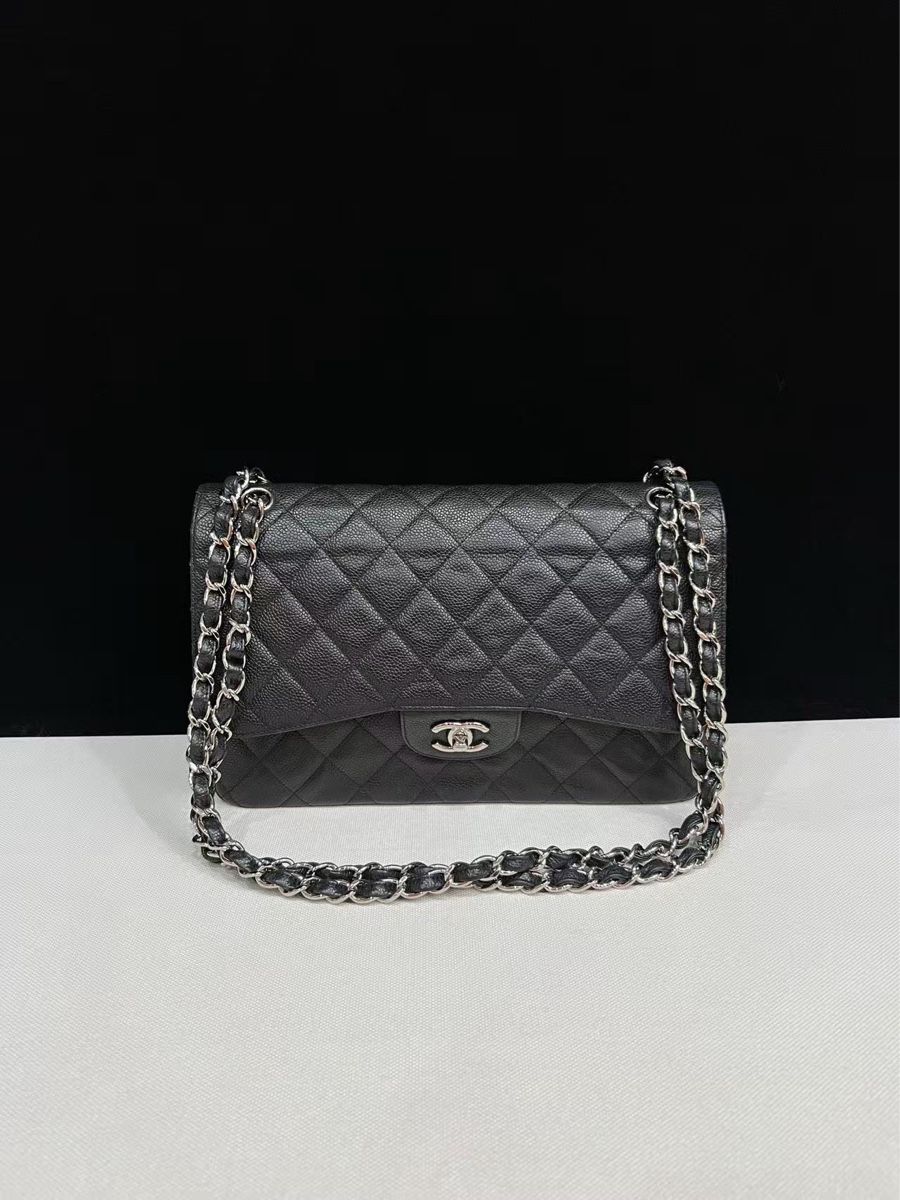 Chanel Taschen: Chanel Classic Flap Jumbo Black Caviar Leather – Neu (gemäss Beschreibung) aus Neuchatel von ros_kkw2
