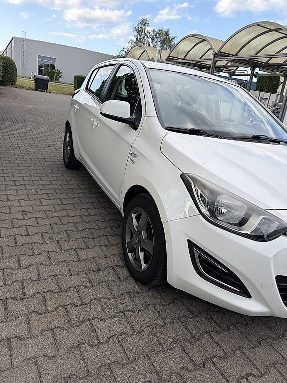 Autos: Hyundai i20 – Gebraucht aus Diessenhofen von end_f9gx 1