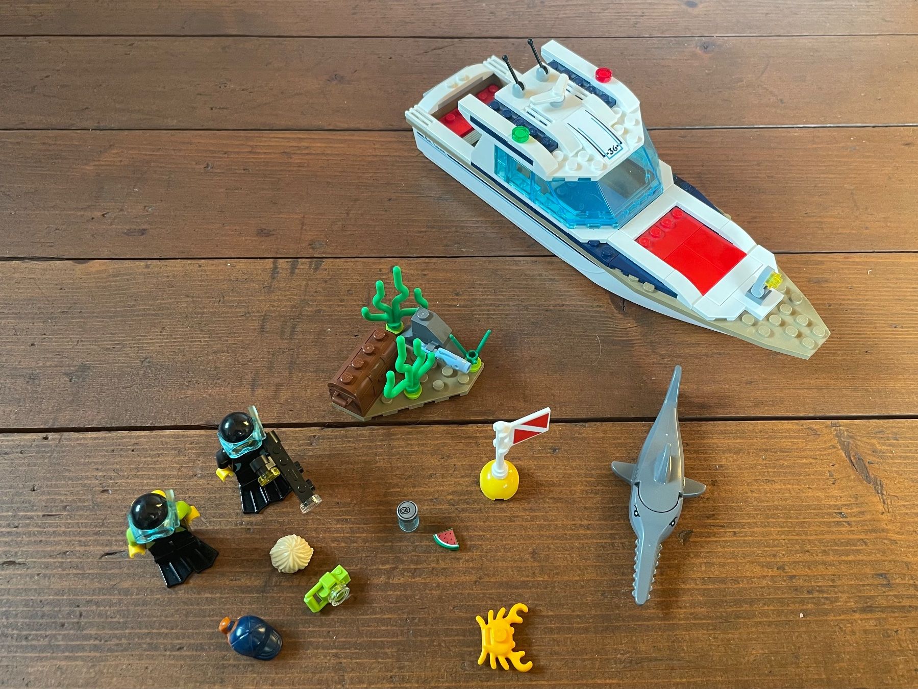 Lego Spielzeuge: LEGO 60221 Tauchyacht – Gebraucht aus Rickenbach ZH von simms