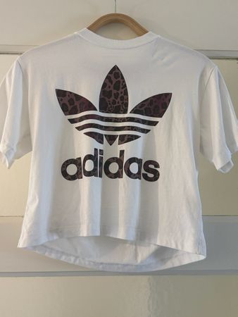Adidas T-Shirt weiss Gr. 34 mit Leo-Muster