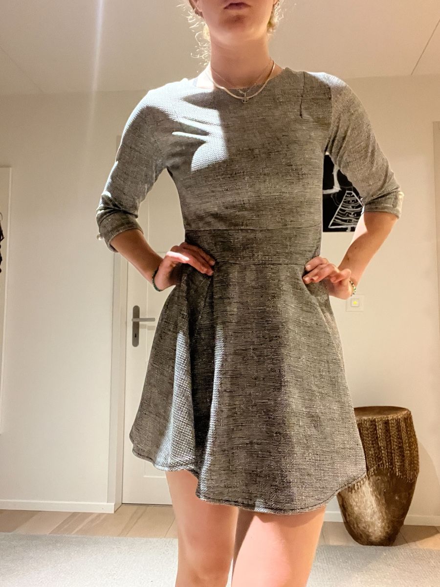 Vestiti: Graues kleid – Nuovo (secondo la descrizione) da Hindelbank venduto da mal_dm9k 1