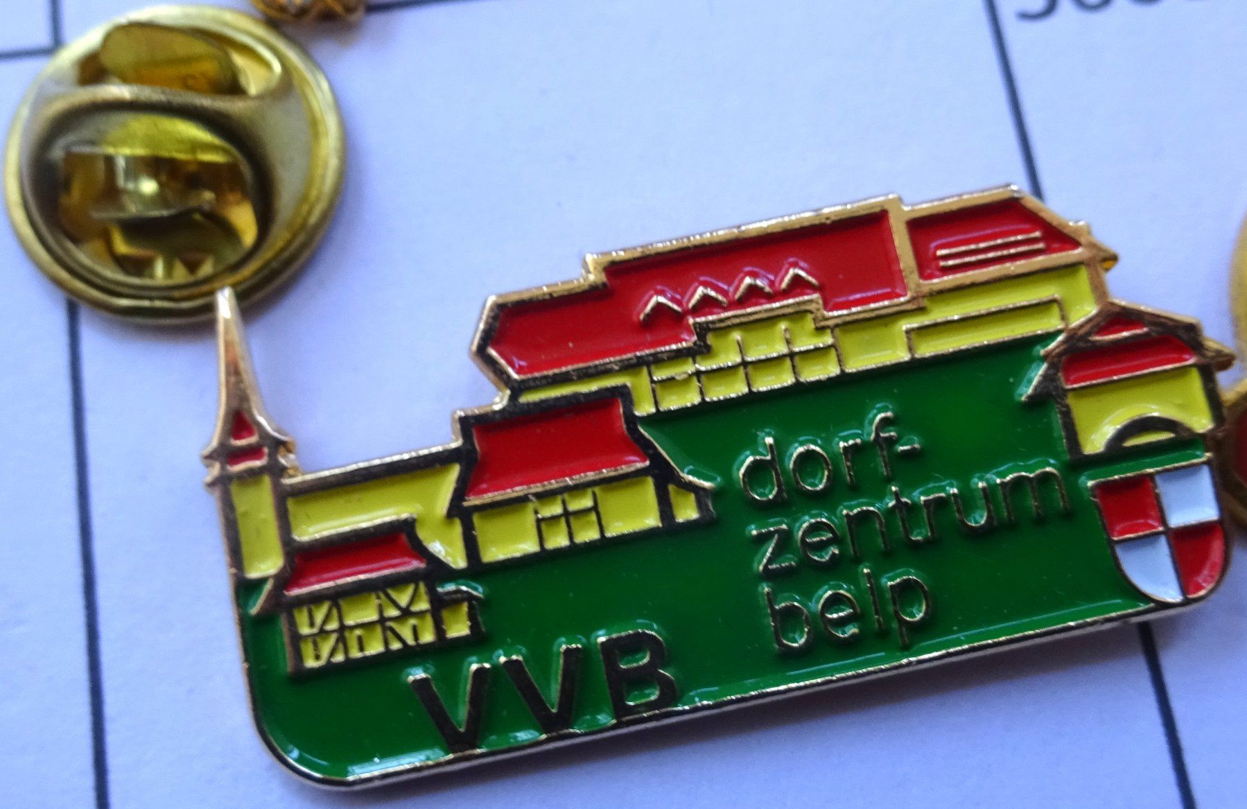 Plaketten & Abzeichen: Pin  DORFZENTRUM Belp – Gebraucht aus Utzenstorf von BUtter81