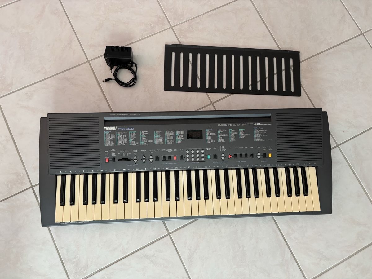 Yamaha Strumenti musicali: Keyboard Yamaha PSR-300 – Usato da Zufikon venduto da eskilt 1