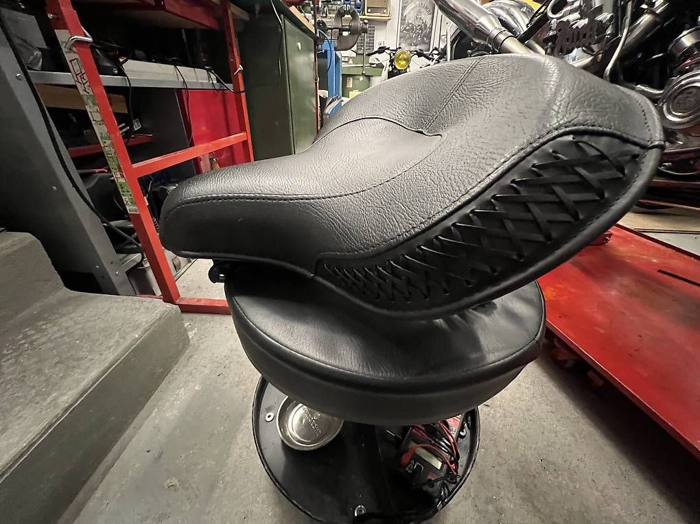 Harley-Davidson Tutti i ricambio per moto: Sattel Harley – Usato da Geroldswil venduto da topolinorosso 2