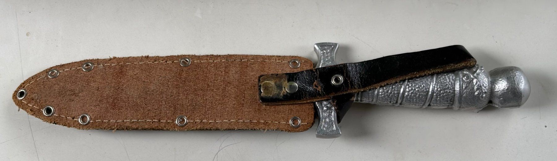 Armes blanches: MESSER MIT SCHEIDE ROSTFREI – D'occasion à Ostermundigen par wini63 3