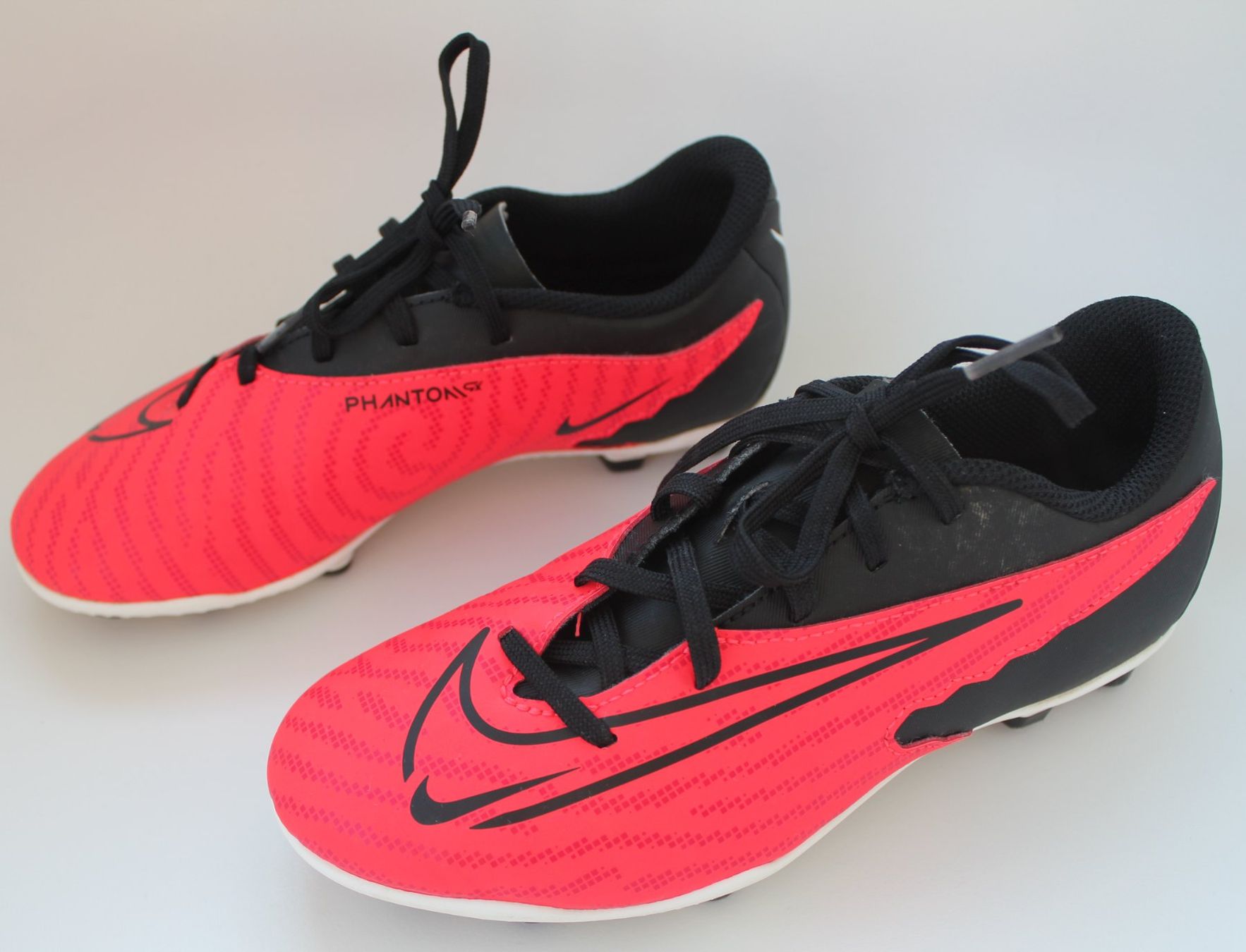 Nike Schuhe für Jungen: Chaussures de football Nike Phantom    t. 35.5 – Gebraucht aus Peseux von Gilloss