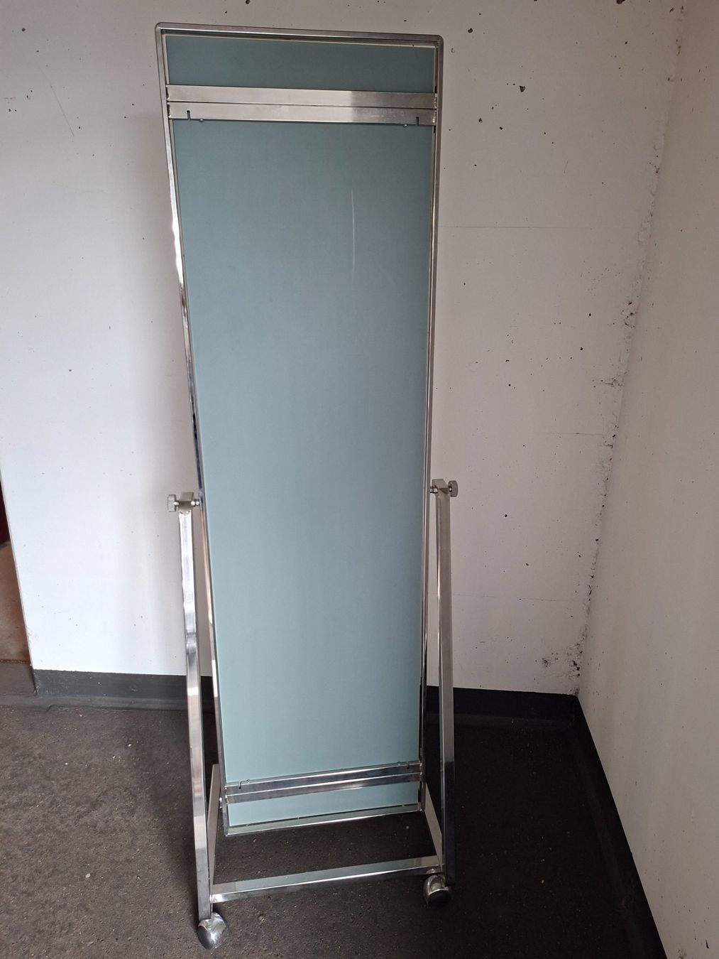 Miroirs: Spiegel auf Räder – D'occasion à Thun par upswingGmbH 1