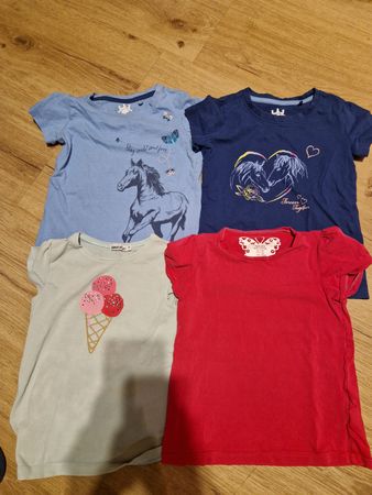 T shirt set x 4 Gr. 110