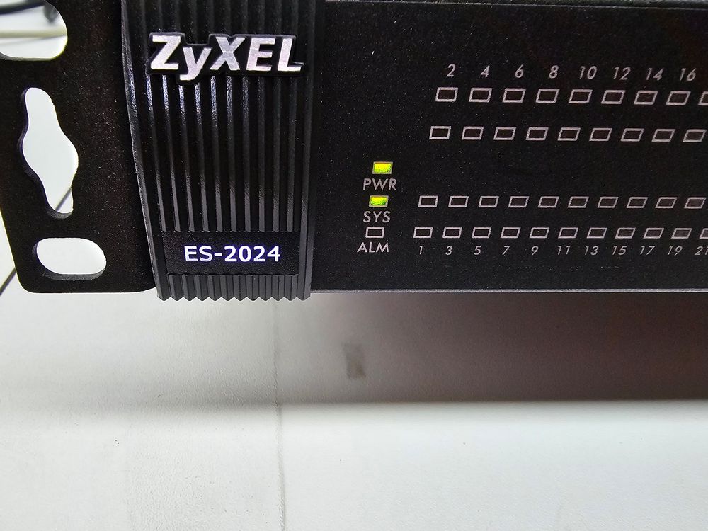 Switch 1 Zyxel ES-2024PWR | Kaufen auf Ricardo