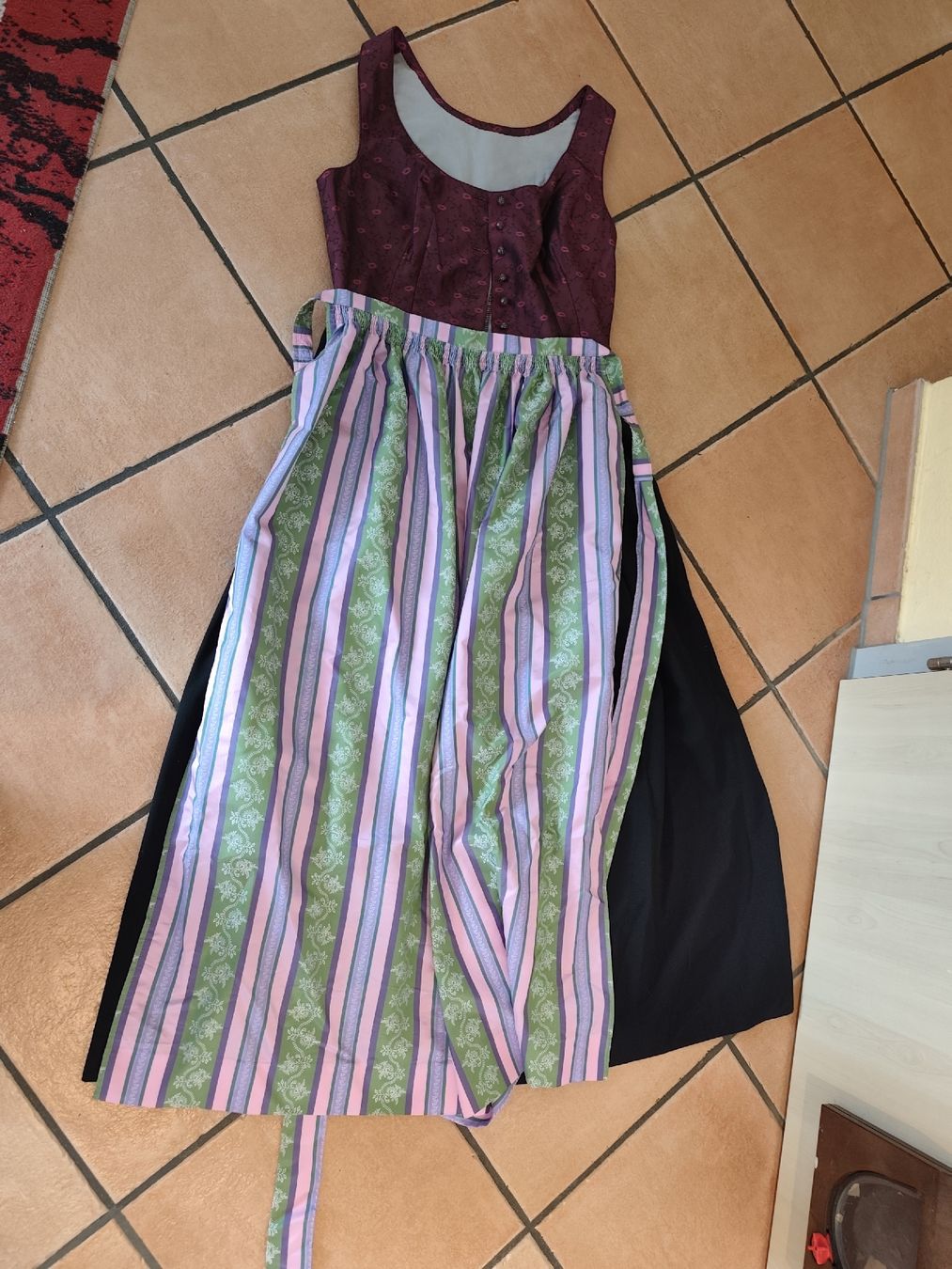 Kostüme: Dirndl – Gebraucht aus Meinisberg von Destiny1972