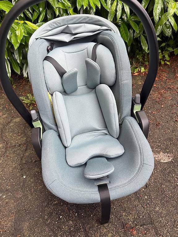 Seggiolini per auto: Autositz Babyschale Thule Maple inkl Adapter – Usato da Mörschwil venduto da sar_cpf9 1