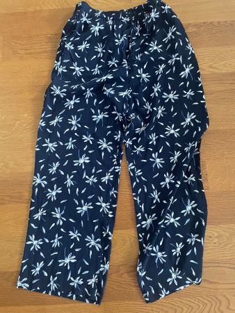 Sommerhose Blumenmuster Gr. 40 QS blau/weiss