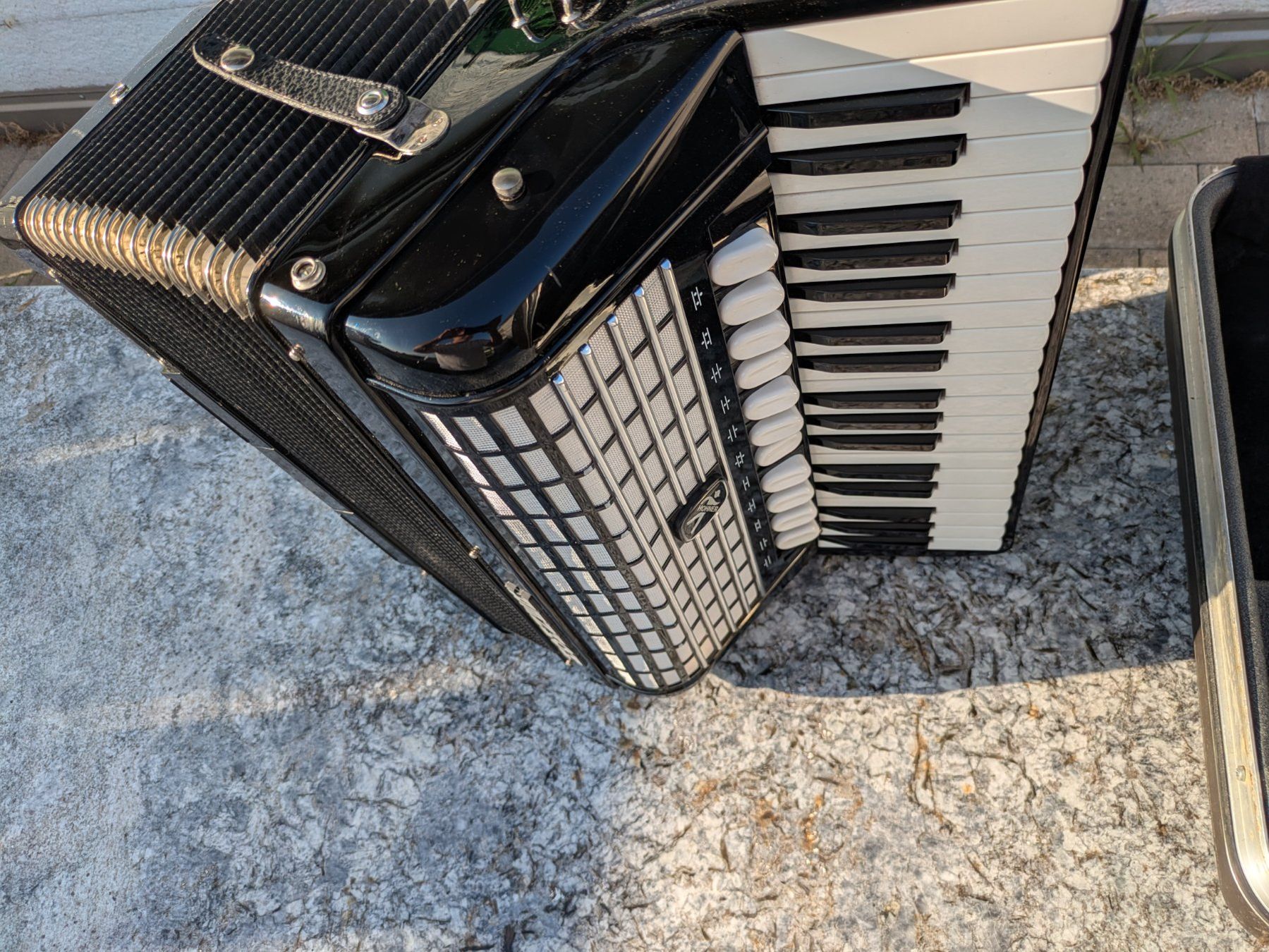 Hohner Musikinstrumente: Akkordeon chromatisch Hohner Tango IV T – Gebraucht aus Widnau von Yeti33 1