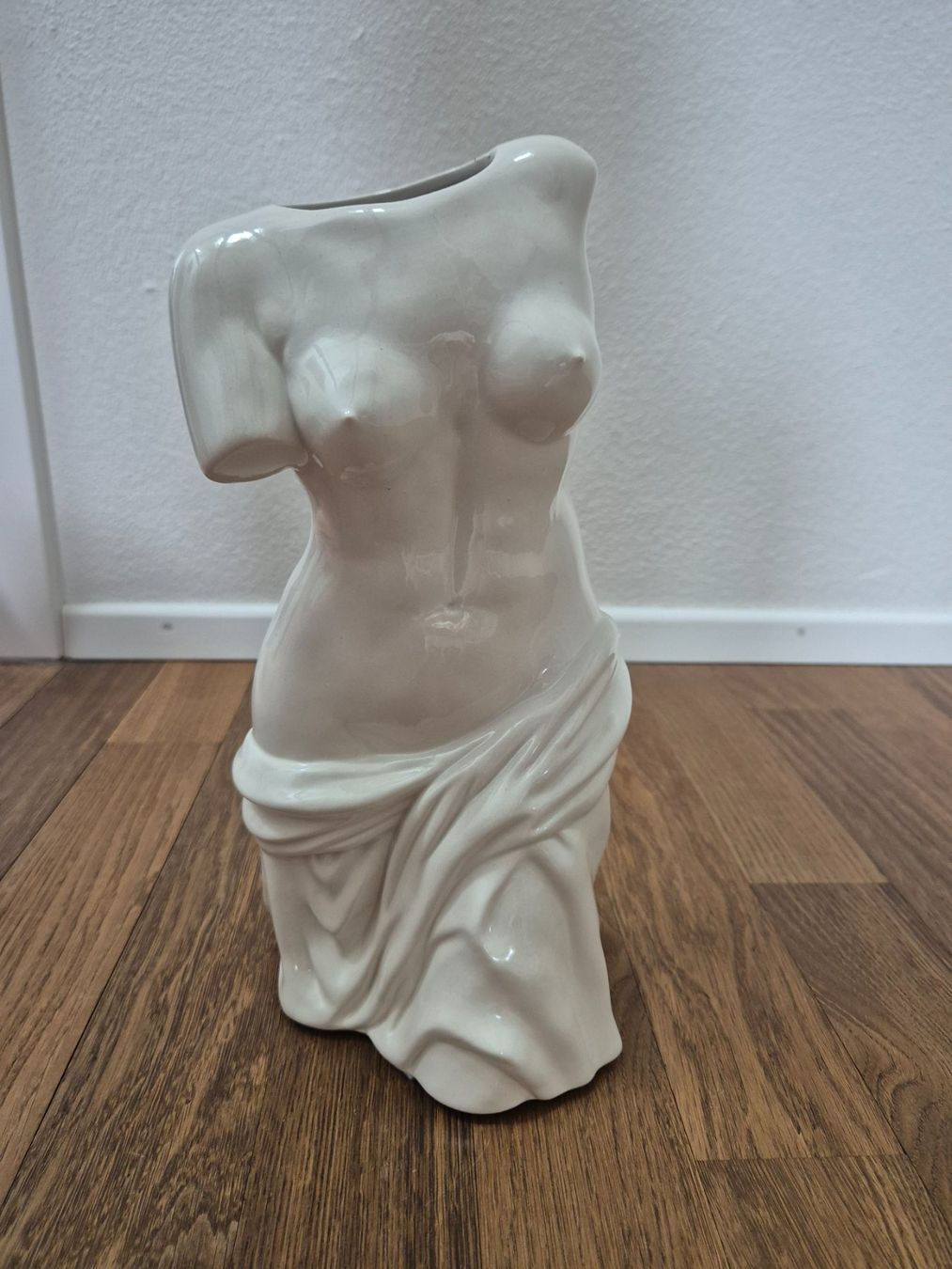 Vase & Récipients: White female torso vase – D'occasion à Zürich par monadiederich