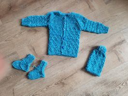 Gestricktes Set: Jacke, Mütze, Füsslinge Grösse 62 Neu