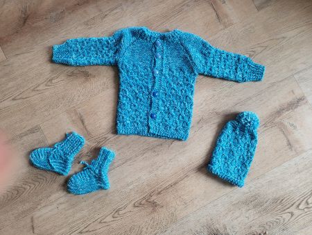 Gestricktes Set: Jacke, Mütze, Füsslinge Grösse 62 Neu