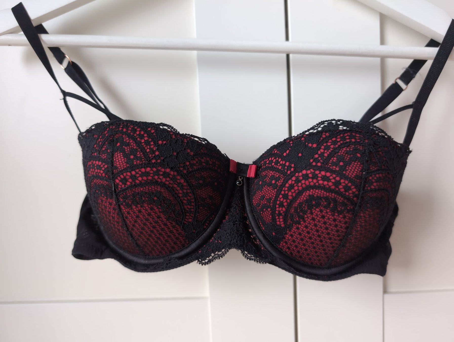 C&A Sonstige Unterwäsche: Spitzen BH schwarz/rot Gr.75B – Gebraucht aus Alberswil von __colafroeschli__