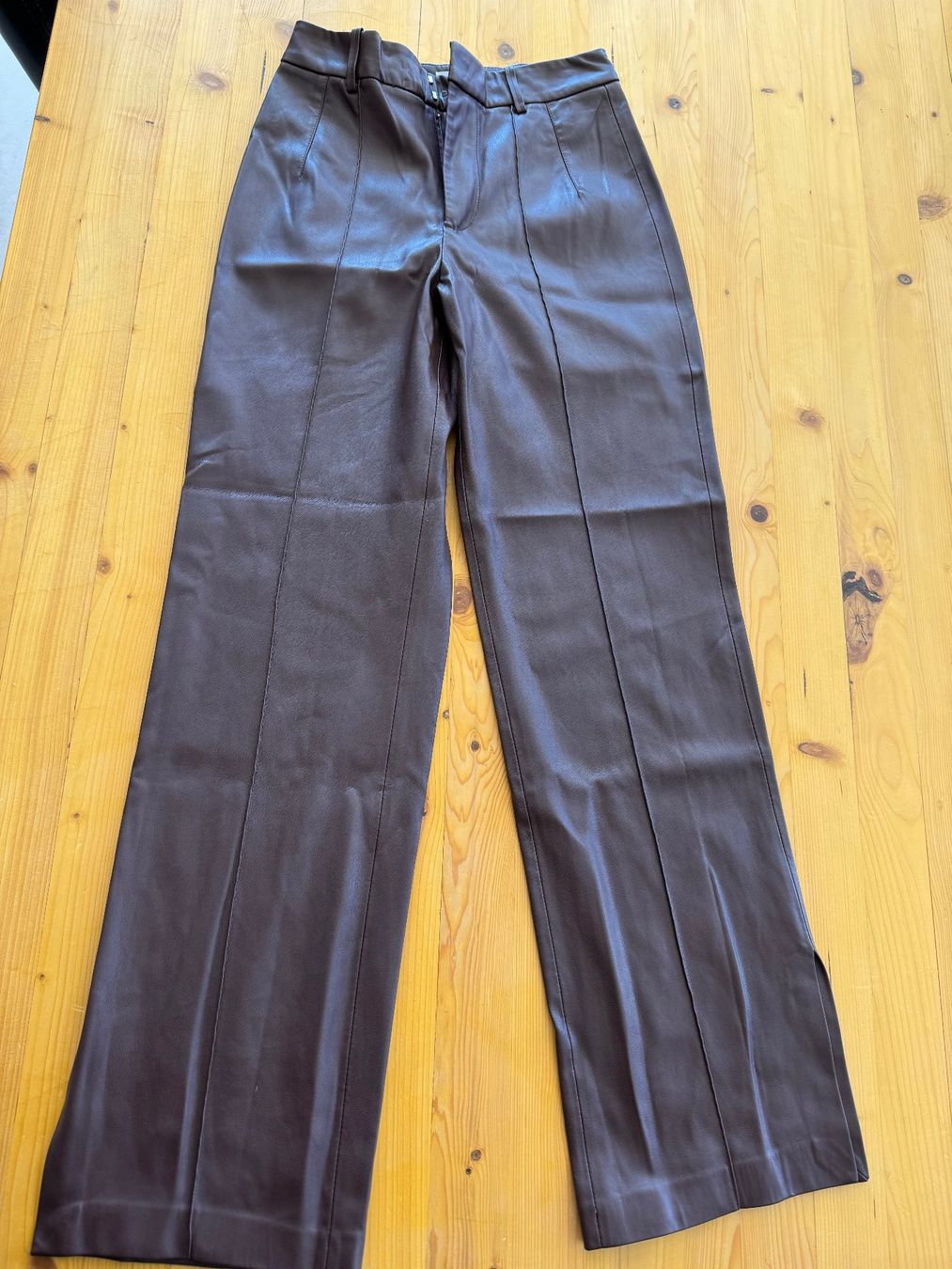 Mango Hosen: Mango Kunstleder Hose braun Gr. 36 – Gebraucht aus Kirchdorf AG von coco123