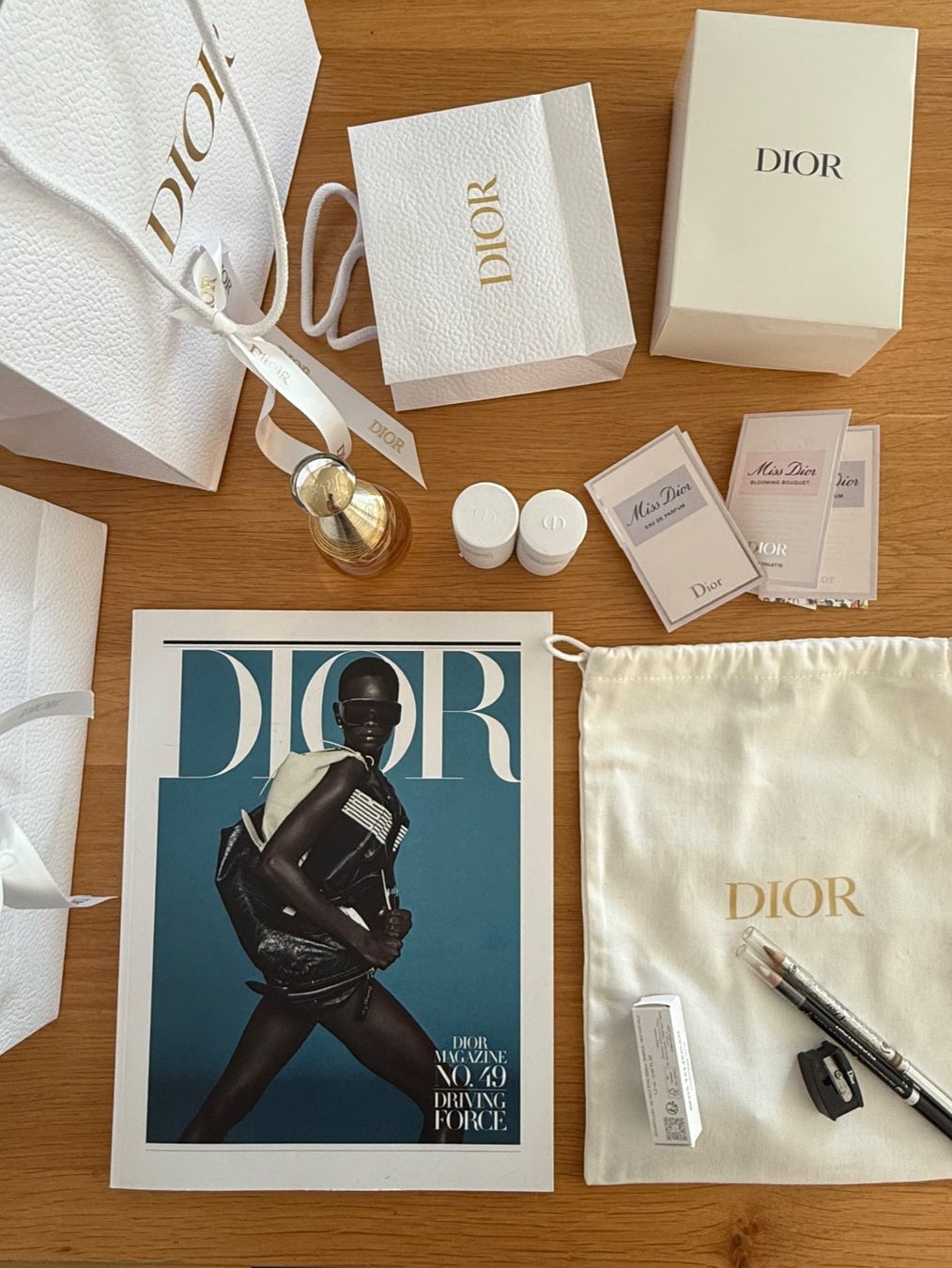 Dior Parfum & Eau de Toilette: Dior Set: Parfum, Beutel, Tuch, Magazine uvm... – Neu (gemäss Beschreibung) aus Basel von Rouge. 1
