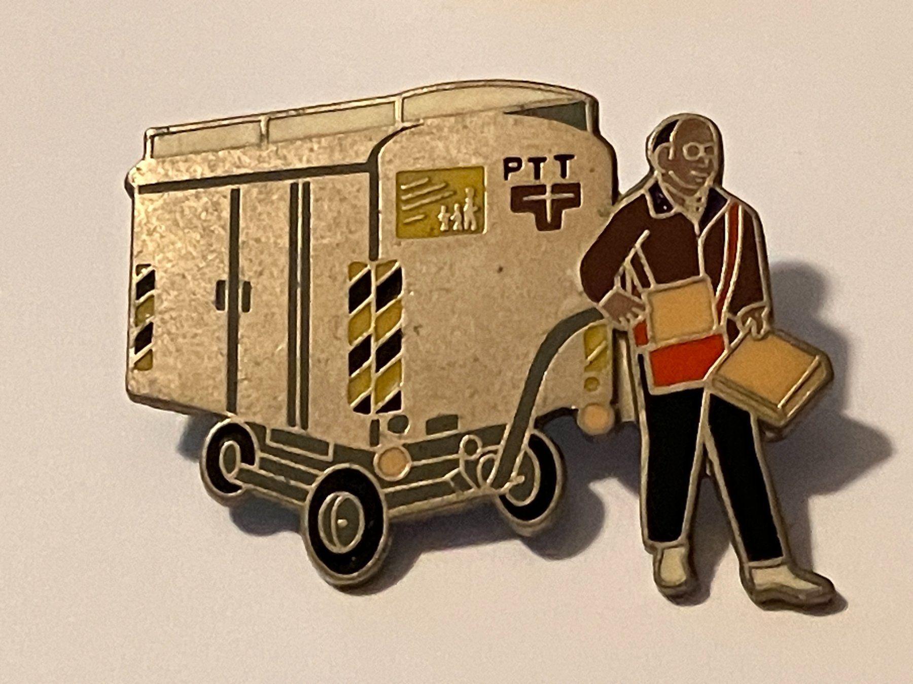 Placchette & Badge: 1 Pin PTT Postbote – Usato da Basel venduto da djwwpp