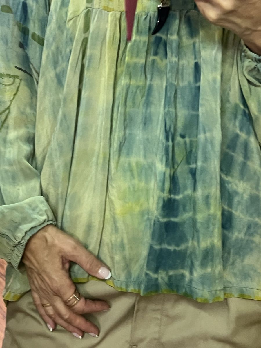 Blusen: Cofur Damen Bluse Seide Grösse S Batik Muster – Gebraucht aus Burgdorf von puppennetz 3