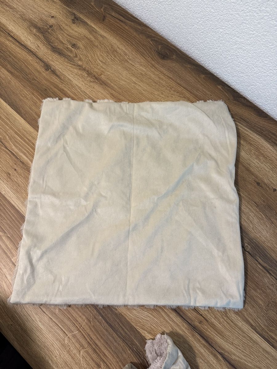 Cuscini: Diverse Kissenbezüge beige – Nuovo (secondo la descrizione) da Burgdorf venduto da lar_v9t6 2